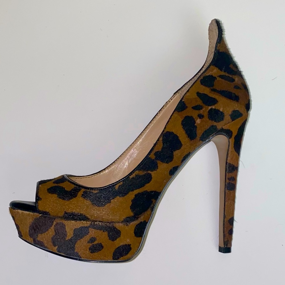 💚 Jessica Simpson animal print pony leather platform heels
